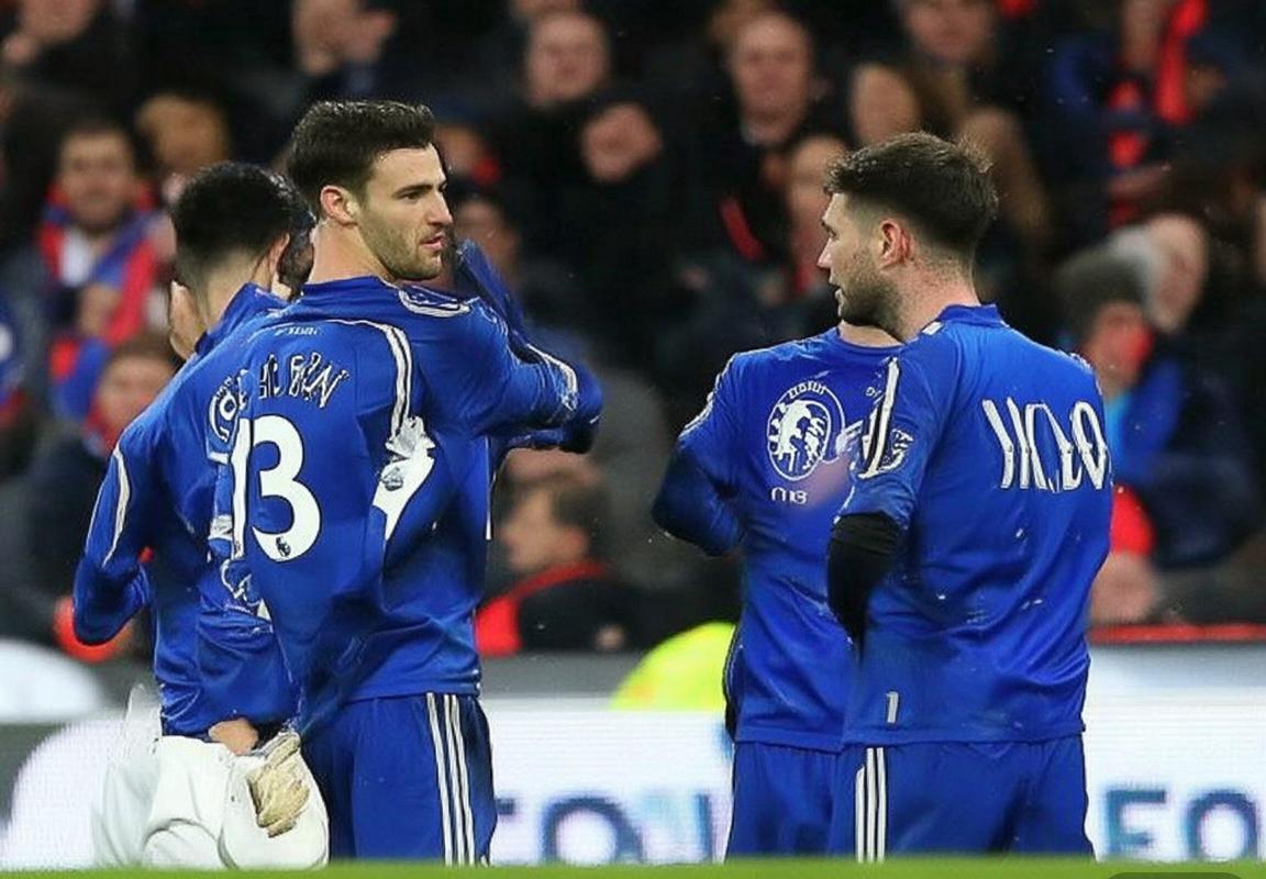 英超积分榜：阿森纳绝杀布伦特福德领跑，曼城利物浦3-3激战，争冠悬念与保级大战白热化